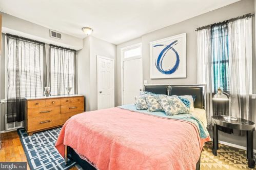 2014 10 St, Washington DC 20002-6214 exterior