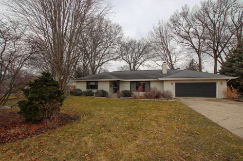 734 Ruddiman Dr, Meskegon MI  49445-2867 exterior