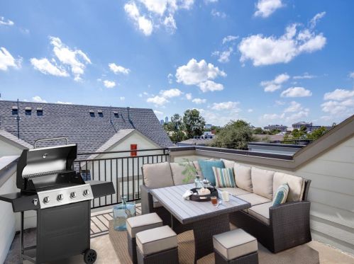 4323 Dickason Ave, Dallas TX  75219-2609 exterior