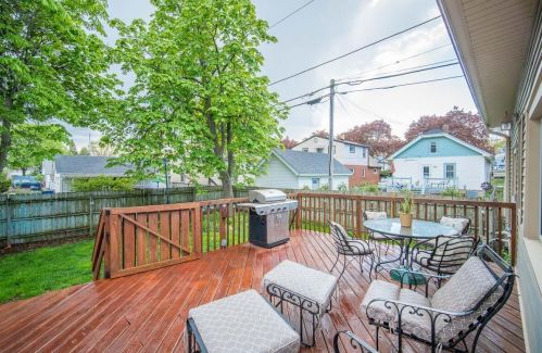 7013 Mount Vernon Ave, Milwaukee, WI 53213-3724