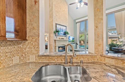 28203 Sundown Shr Ct, Fulshear TX 77441-2037 exterior