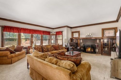 6956 Olcott Ave, Chicago, IL 60631-1128