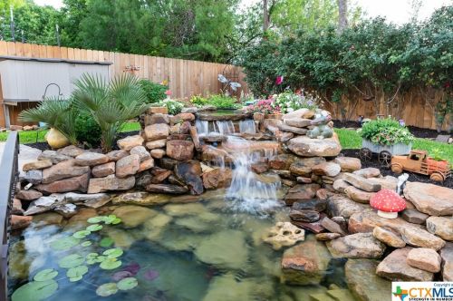 9515 Maverick Pt, San Antonio TX 78240-4049 exterior