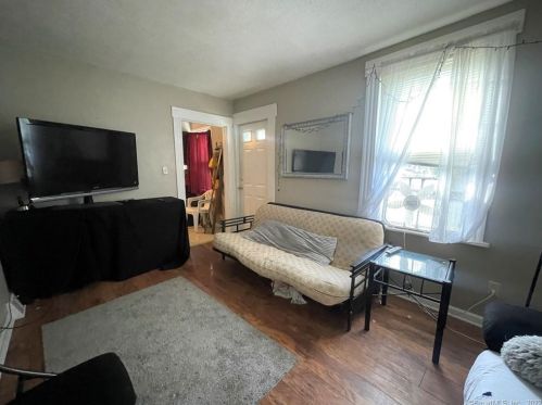 22 8 St, Derby CT 06418-1206 exterior