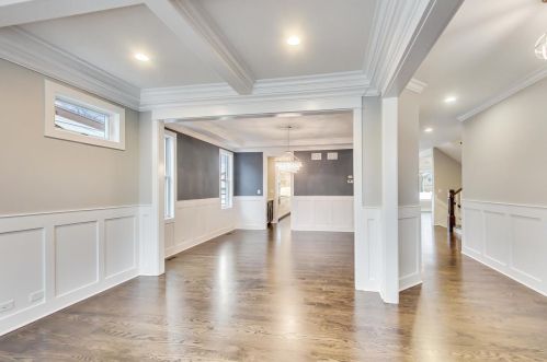 718 Berkley Ave, Elmhurst, IL 60126-4244