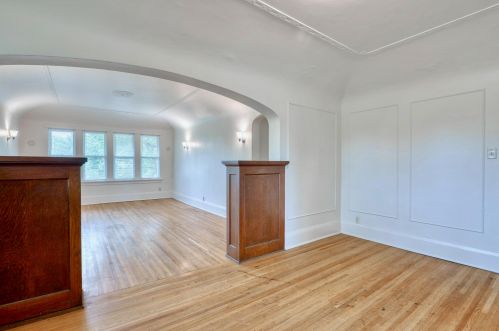 136 1 St, Milwaukee WI 53207-0014 exterior