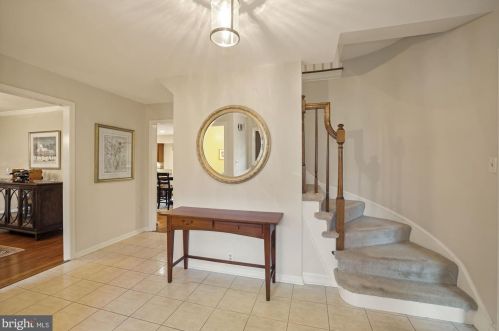 1707 Hollinwood Dr, Alexandria, VA 22307-1927