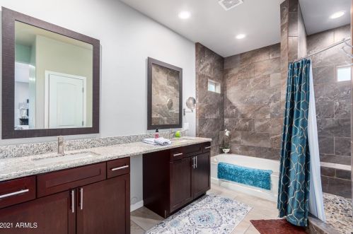 2806 Angela Dr, Phoenix AZ 85032-2049 exterior