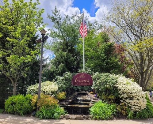 159 Morley Cir, Huntington Station NY 11747-4844 exterior