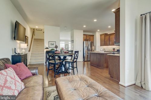 963 Indigo Bunting Ln, Glen Burnie MD 21060-8325 exterior