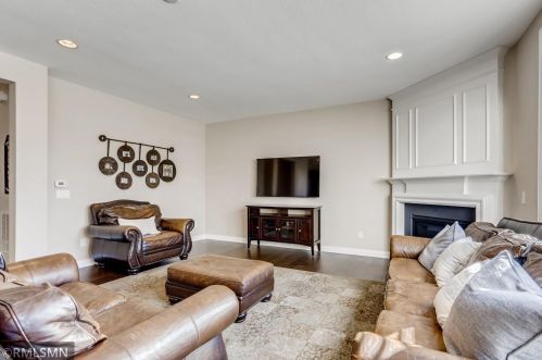 1710 Bluewater Ln, Saint Paul MN 55129-6236 exterior