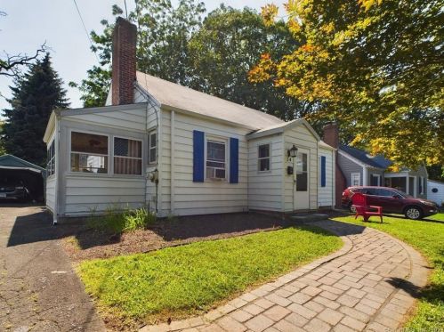 54 Holbrook St, Milford, CT 06460-5132