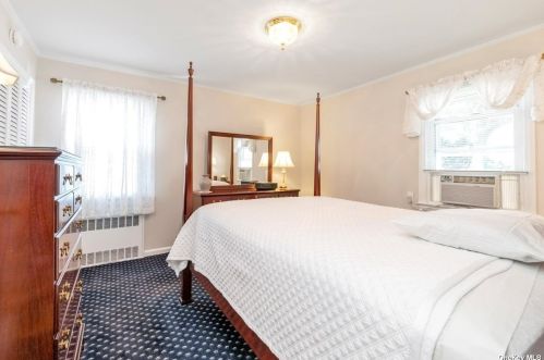 93 Fenimore St, Valley Stream NY 11580-3408 exterior