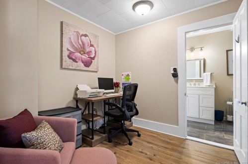 304 Autumn St, Manchester CT  06040-5556 exterior