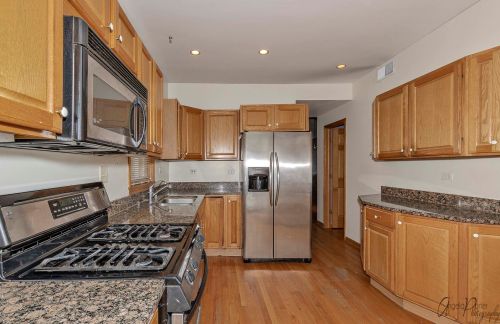 2441 Warner Ave, Chicago, IL 60618-2811