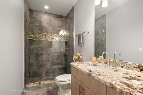 1654 Carmen Ave, Chicago IL 60640-2703 exterior