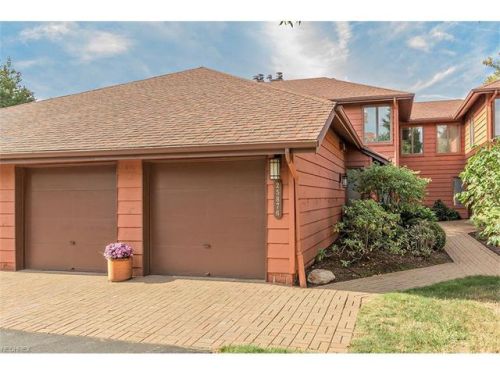 25876 Fairmount Blvd, Cleveland, OH 44122-2214