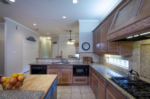 7203 Abrams Pl Ct, Dallas TX 75231 exterior