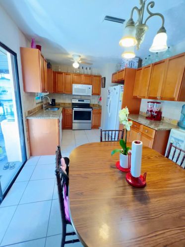 982 California Blvd, Fort Pierce FL  34953-1813 exterior