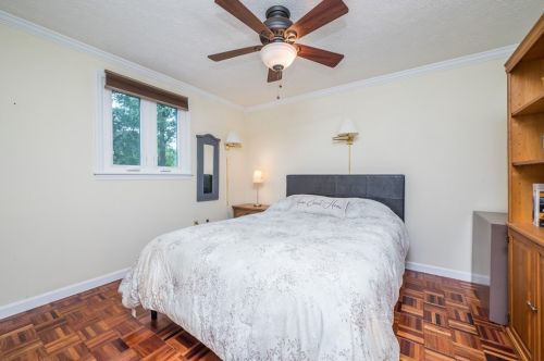 564 Sunset Dr, Pittsburgh PA  15228-2550 exterior