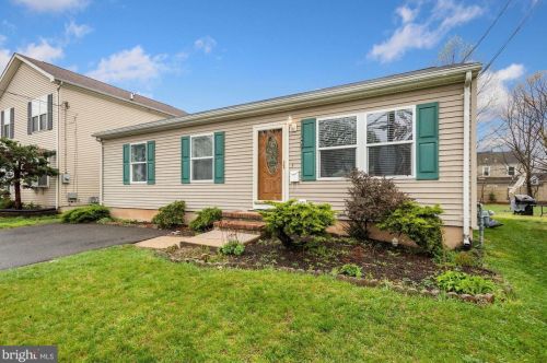 447 Connecticut Ave, Trenton, NJ 08629-1204