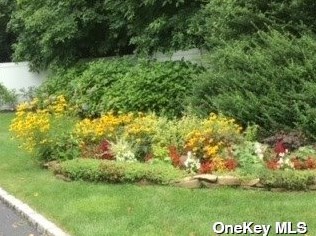 12 Evans Ct, Huntington Station NY exterior