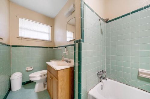 1316 Adelaide Dr, Dallas TX 75216-6911 exterior