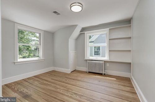 3912 Blackthorn St, Bethesda MD 20815-5056 exterior