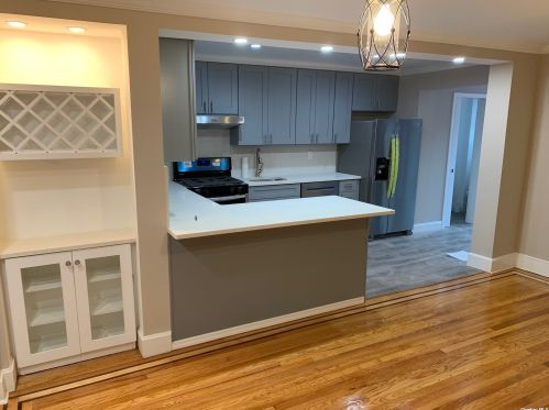 83 Dartmouth St, Valley Stream NY  11581-3215 exterior