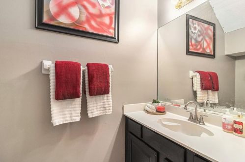 585 Shore Rd, Lithonia GA  30058-5990 exterior