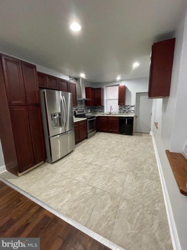 4037 8th St, Philadelphia PA 19140-2233 exterior