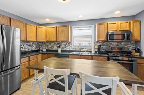 11832 Lavergne Ave, Chicago IL 60803-3927 exterior