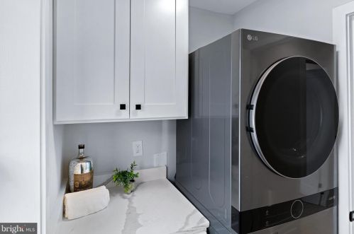 1733 Independence Ave, Washington DC  20003-1637 exterior