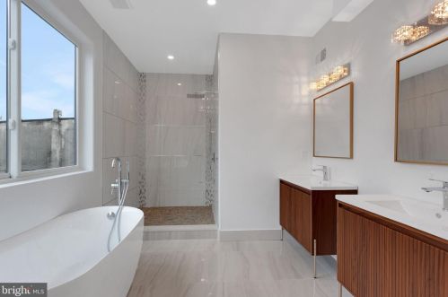 1840 Leithgow St, Philadelphia PA 19123-1430 exterior