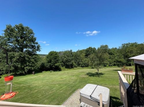 1065 Dolsontown Rd, Middletown NY 10940-4749 exterior