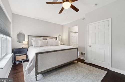 202 Admirals Way, Philadelphia PA 19146-5213 exterior