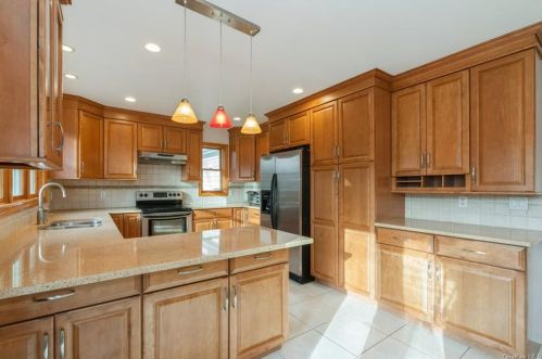 5 Sunset Dr, Armonk NY 10504-2040 exterior