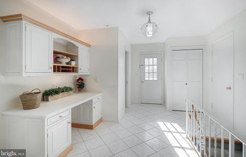 869 Fairview Dr, Hanover PA 17331-9747 exterior