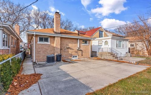 5431 Newcastle Ave, Chicago IL 60638-2303 exterior