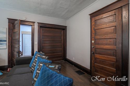 1556 Queen Ave, Grand Rapids MI 49505-4959 exterior