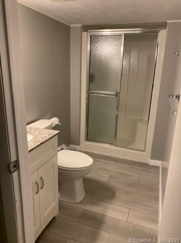 7 Orbit Dr, Enfield CT 06082-5528 exterior