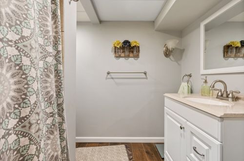 1107 Queensbury St, Pittsburgh PA 15205-3728 exterior