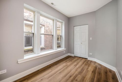 6804 Champlain Ave, Chicago IL 60637-4115 exterior