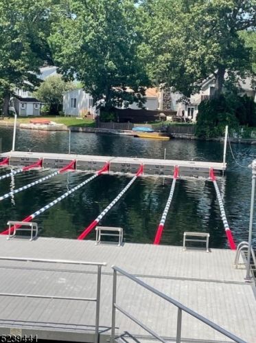 38 Highwood Rd, Parsippany NJ 07834-3202 exterior