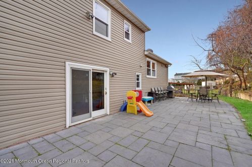 46 Brookside Rd, Edison NJ 08817-4618 exterior