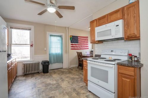 111 Eldridge St, Manchester CT  06040-5551 exterior