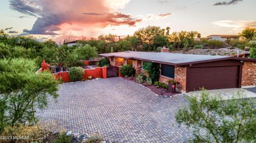 6101 Camino De Santa Valera, Tucson AZ  85718-3722 exterior