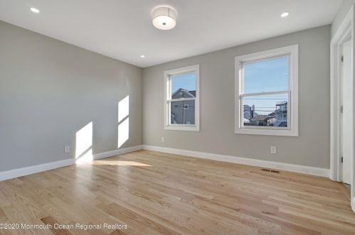 220 Bay Dr, Berkeley Township NJ 08721-3119 exterior