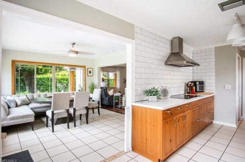 700 102 Ave, Naples FL 34108-3214 exterior