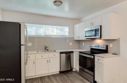 1707 18th St, Phoenix AZ 85022-3353 exterior